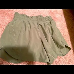 Lululemon track that willow green 8